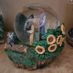 Disney Pocahontas Snowglobe